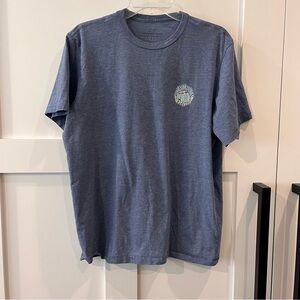 {Vineyard Vines} T-shirt, L